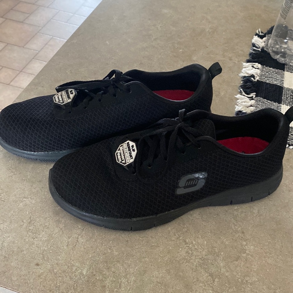 Skechers work slip resistant shoes size 9 women’s